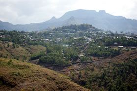 地道な環境教育と住民参加の植林が村を緑に変えた（2008年）